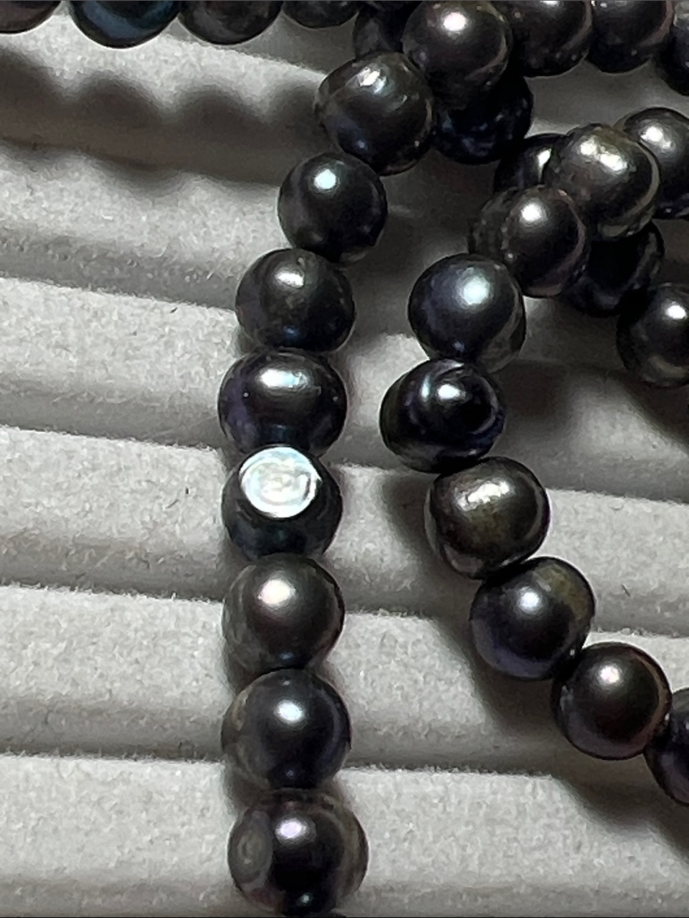 Elegant Black Pearl Strand Necklace for Women - Picture 4 of 5